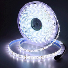 Stiall Solais Bán Fionnuar 5 Mhéadar 6500K, Stiall Solais Níos Gile 300LED 5050SMD le haghaidh Maisiú Baile, Téip Ghreamaitheach LED Solúbtha