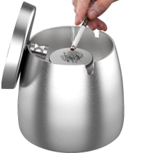 Edelstahl-Aschenbecher mit Deckel, windfester Aschenbecher für den Außenbereich mit rutschfestem Boden, geeignet für den Innen- und Außenbere