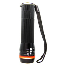 Linterna táctica LED impermeable de aleación de aluminio con modo de zoom y enfoque ajustable para uso en exteriores. Batería recargable