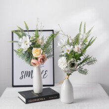 Bouquet Rósanna Síoda Saorga le haghaidh Maisiúcháin Bainise, Oiriúnach d'Imeachtaí Maisiúcháin Baile Maisiúcháin Allamuigh Féilte
