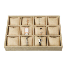 Elegante linnen kussentjes voor armbanden, beschermende sieradenpresentatieoplossingen voor horloge- en armbandenvitrines.