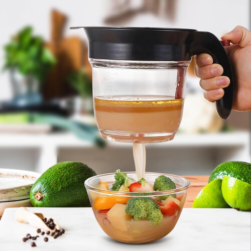 Kitchen Pro Fat Separator with Strainer, 33 oz Gravy Grease Separator, Clear Plastic with Lid 2