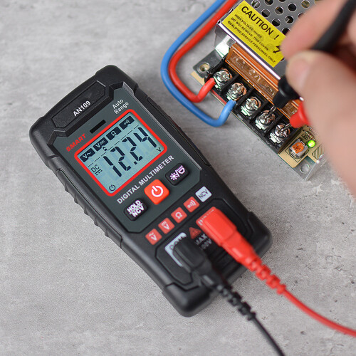 Multimètre numérique robuste pour des tests fiables de tension 2