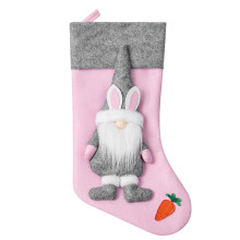 Vianočná pančucha Festive Enchantment, personalizovaná dekorácia s jedinečným monogramom, vysoko kvalitný materiál pre bezkonkurenčnú
