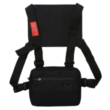 Holdbar crossbody-taske i nylonstof med justerbar rem til træning, løb, rejser, rummer de vigtigste ting i vandafvisende design til udendørs brug.