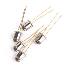 3 DU 5 C metallipiifototransistoritransistori