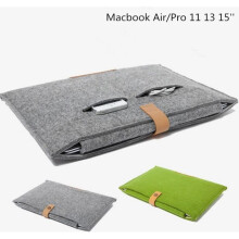 Housse grise pour ordinateur portable 13 pouces - Marque - Modèle - Matière : feutrine - Poche extérieure - Légère