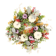 Corona para puerta principal con flores moradas, bayas y calabazas blancas, coronas florales artificiales de 40 cm para Navidad, decoraciones