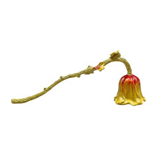 Vintage Metal Candle Snuffer, Handcrafted Antique Alloy for Mess Candle Extinguishing, Golden Red