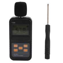 Digitale geluidsniveaumeter met een bereik van 30-130 dB en een sluiting met vlinderveermechanisme.