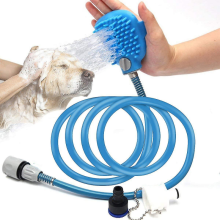 Douchette 2 en 1 pour chiens et chats avec brosse de massage pour le toilettage et le massage des chiens de grande et moyenne taille.