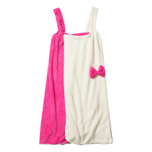 Peignoir en polaire corail pour femme, absorbant, doux et agréable au toucher, avec bretelles réglables et séchage rapide.