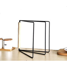 Porte-torchons innovant pour plan de travail de cuisine, en fer antirouille conçu pour une durabilité et une ventilation optimales.