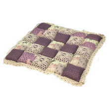 Elegant zitkussen met patchwork-accenten en kanten afwerking voor een landelijke charme, duurzaam en comfortabel eetkamerstoelkussen