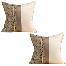 Sublimez votre dĂ©coration avec ces taies d'oreiller modernes et luxueuses. Leur style nordique Ă©purĂ© apporte une touche de charme et de confort Ă
