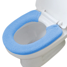 Tapis de toilette doux, lavable et réutilisable, en peluche de qualité supérieure, installation facile, fixation par crochets pour une tenue