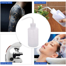 Frasco inovador para lavagem de tatuagem, com design bordado, ponta fina para aplicação precisa e a escolha de tatuadores profissionais. Possui