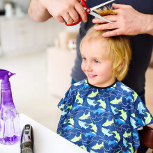 Mantellina professionale da barbiere con chiusura a scatto regolabile, leggera e confortevole, con manico ergonomico e spazzola per la polvere sul