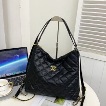 Classic tote shoulder bag