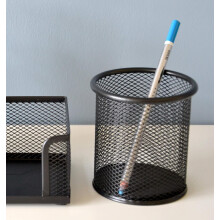 Pennhållare i nät, metallnät täckt med svart lack, elegant design, speciella gummifötter, inre svampskydd, multifunktionell användning,