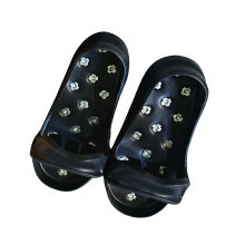 Petites chaussures à pointes pour revêtements résineux.