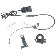 USB-A + Typ-C 12V–24V Moto-Ladegerät mit Voltmeter, Schnellladefunktion für Smartphones, Tablets und GPS-Geräte, Lenker-/Spiegelhalterung