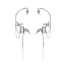 Chic Frosted Silver Earpiece Designed With Curved Tail And