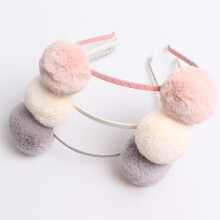 Verstelbaar ontwerp, comfortabele hoofdband met zachte pompon van imitatiebont, geschikt voor kinderen, meisjes en jongens, ideaal voor