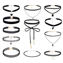 Sleutelbeenketting van legering voor dames, hoogwaardige lange choker met hartjesaccent, een leuk cadeau. Elegant ontwerp in perzikkleurig fluweel