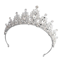 Klasická designová tiara s perfektními kamínkovými výbrusy, robustní a odolná pro cestovní vzpomínky