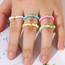 Simpatici gioielli dell'amicizia per donne, set di braccialetti a filo con perline acriliche e ciondolo a forma di dinosauro smaltato, con perline