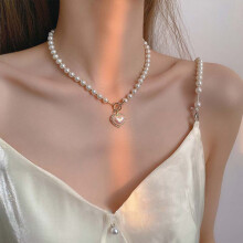 Parelketting met hypoallergene legeringsketting, hypoallergeen materiaal, modieuze parelaccessoires voor vrouwen, zilverkleurige sluiting met