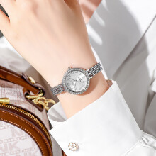 Montre-bracelet étanche pour femme, élégante et tendance, mouvement à quartz analogique minimaliste, cadran argenté, cadeau de luxe pour femme.