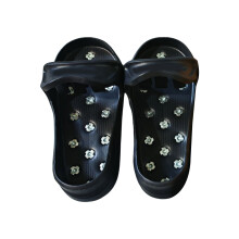 Kleine schoenen met spijkers voor harsachtige coatings