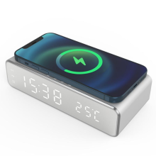 Digitaler LED-Wecker mit kabellosem Ladegerät und Thermometer Silber