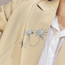 Elegante joya de regalo con diseño de estrella, versátil broche de diamantes de imitación para mujeres y hombres, broche de cadena con borla