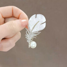 (XZ06) Exquisite Pink Lotus Flower Brooch Pins Women Girls Metal Plant Enamel Label Hat Cap Pins Suit Coat Japanese Fashion Accessories