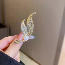 (XZ09) Exquisite Pink Lotus Flower Brooch Pins Women Girls Metal Plant Enamel Label Hat Cap Pins Suit Coat Japanese Fashion Accessories