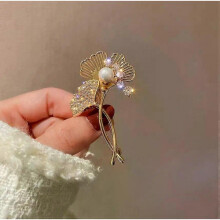 (XZ10) Exquisite Pink Lotus Flower Brooch Pins Women Girls Metal Plant Enamel Label Hat Cap Pins Suit Coat Japanese Fashion Accessories
