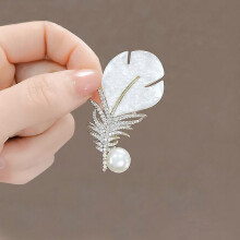 (XZ06) Bling Red Full of Rhinestone Heart Shape Brooch for Women Lovers Lapel Love Pins Christmas Love Pins Valentine Gifts