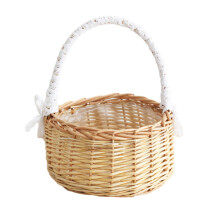 Coșuleț pentru fetițe cu flori, țesut manual, din răchită și ratan, cu margini din dantelă, model mini-floral, design elegant cu mâner,