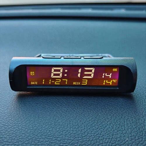 Relógio digital automotivo solar com painel, data e termômetro, visor LCD e fundo luminoso. 1