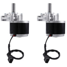 2 motores escovados de baixa velocidade de 250 W, 24 V e 75 rpm, com eixo de 44 mm de comprimento e diâmetro de 17 mm, usados em cadeiras de rodas.