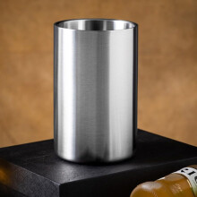 'Aesthetic 1.6liter ice bucket made of quality stainless steel to enhance every culinary experience.'