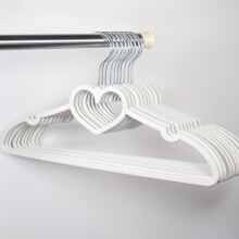 Cintres antidérapants à motif cœur, cintres en plastique résistants et peu encombrants pour hauts, manteaux et jupes, organisateur de vêtements