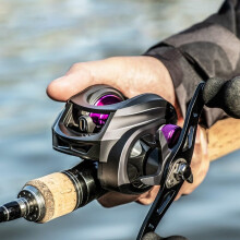 High Speed 7 21 fishing reel with 25 steps magnetic brake and design for demanding conditions AM2000 Right hand