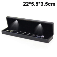 Schmuckkästchen mit LED-Beleuchtung, luxuriöse Armbandbox für besondere Anlässe, elegantes quadratisches Design, automatische Beleuchtung,