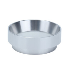 Espressotrechter voor nauwkeurige koffiebereiding, zorgt voor een stabielere plaatsing van het koffiepoeder dankzij de spiegelende afwerking, en de
