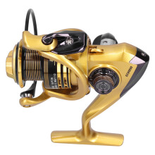 Mulinello da pesca con design a ingranaggi digitali, frizione automatica da torneo e coppa filo smussata per un controllo superiore della lenza.