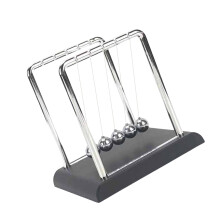 Newtons Cradle Pendulum met 5 ballen Motorische beweging